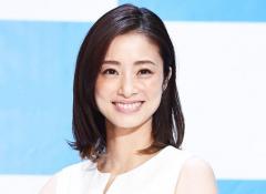 Ｍ－１司会・上戸彩、美しさ再確認する場「３７歳ってマジか」「美しすぎ」