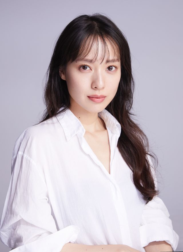 戸田恵梨香、セクシーな胸元ドレスで魅了！夫・松坂桃李から贈られたカルティエ時計も披露