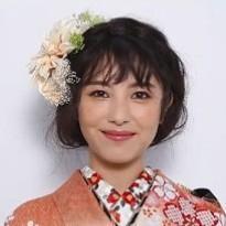 浜辺美波、艶やか振袖姿を披露 着こなしで「初めての試みがありました」