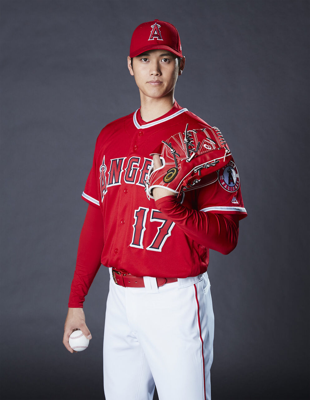 「大谷翔平、新たな挑戦の舞台で謙虚な姿勢を示す！ドジャース入団を喜ぶ声殺到」