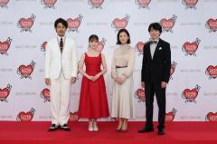 橋本環奈、紅白初司会　終始落ち着いた態度で滞りなく番組進行。 安定感に称賛の声「本当に1000年に1人の逸材」