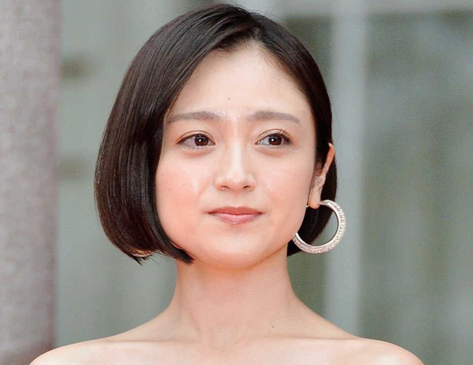 “奇跡の美貌”と称される安達祐実が語る、自分に自信を持つための秘訣とは？
