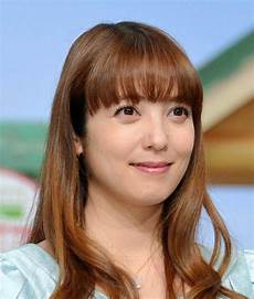 「45には見えん」 中山エミリの美しさとネットの声。1億年ぶりの登場