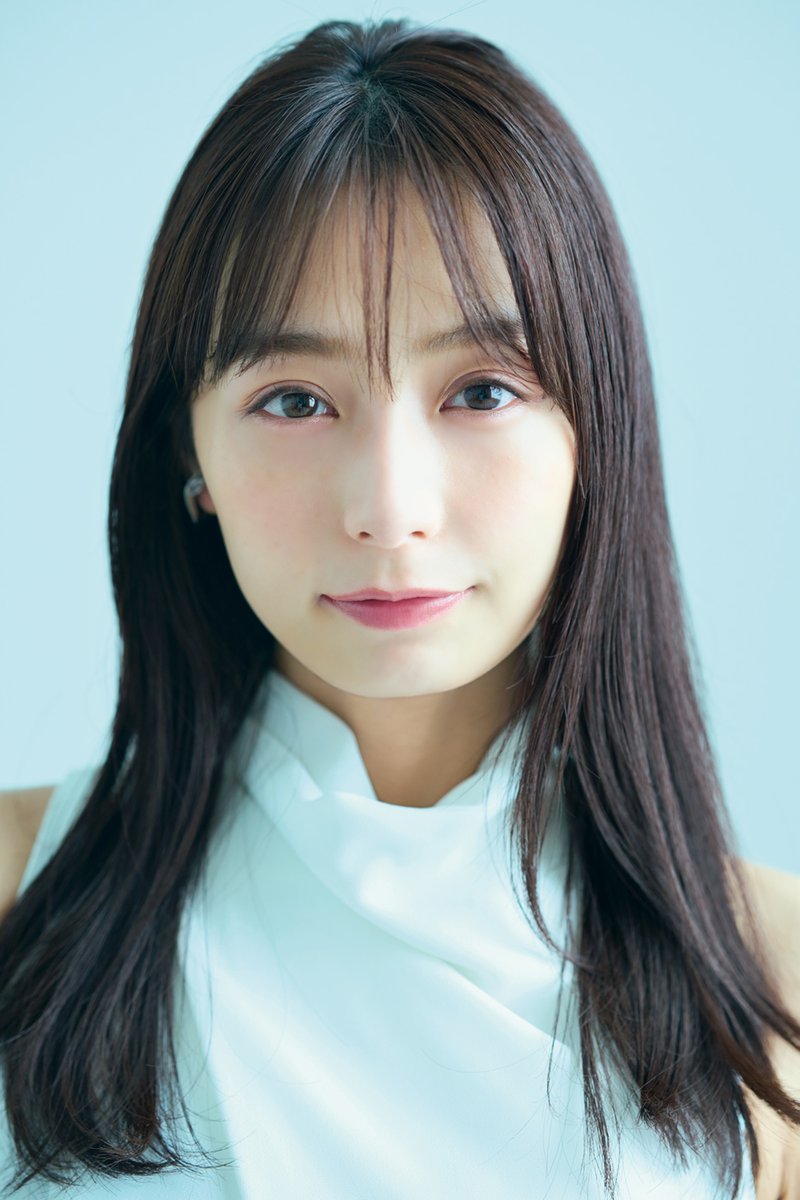宇垣美里が水色ニットとイヤリングで可愛さ満点！ファン絶賛の衣装ショット公開