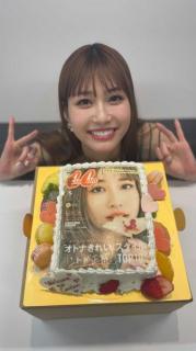 生見愛瑠、cancamオフショットを披露　ケーキを前にしたあどけない笑顔にキュン！