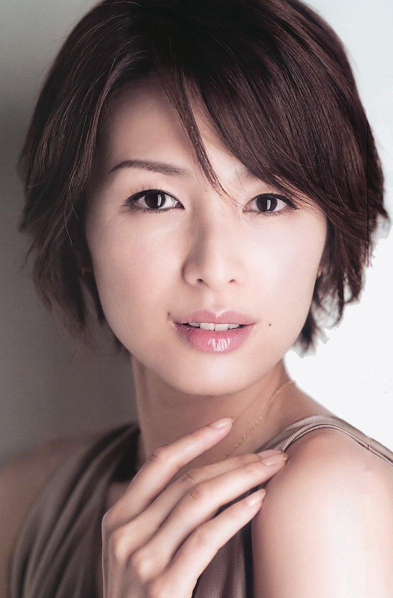 吉瀬美智子48歳、新大久保の夜に登場！若さと美貌を兼ね備えた最強美女コンビとは？