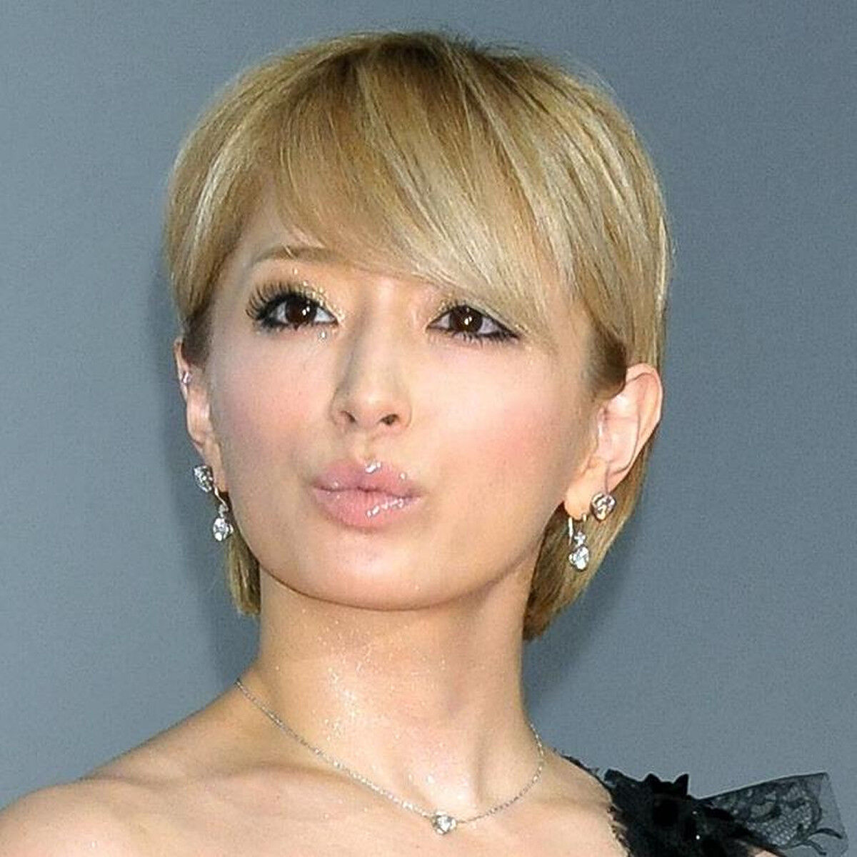 地震被災地への支援に浜崎あゆみが大金寄付　YOSHIKIも応援に参加