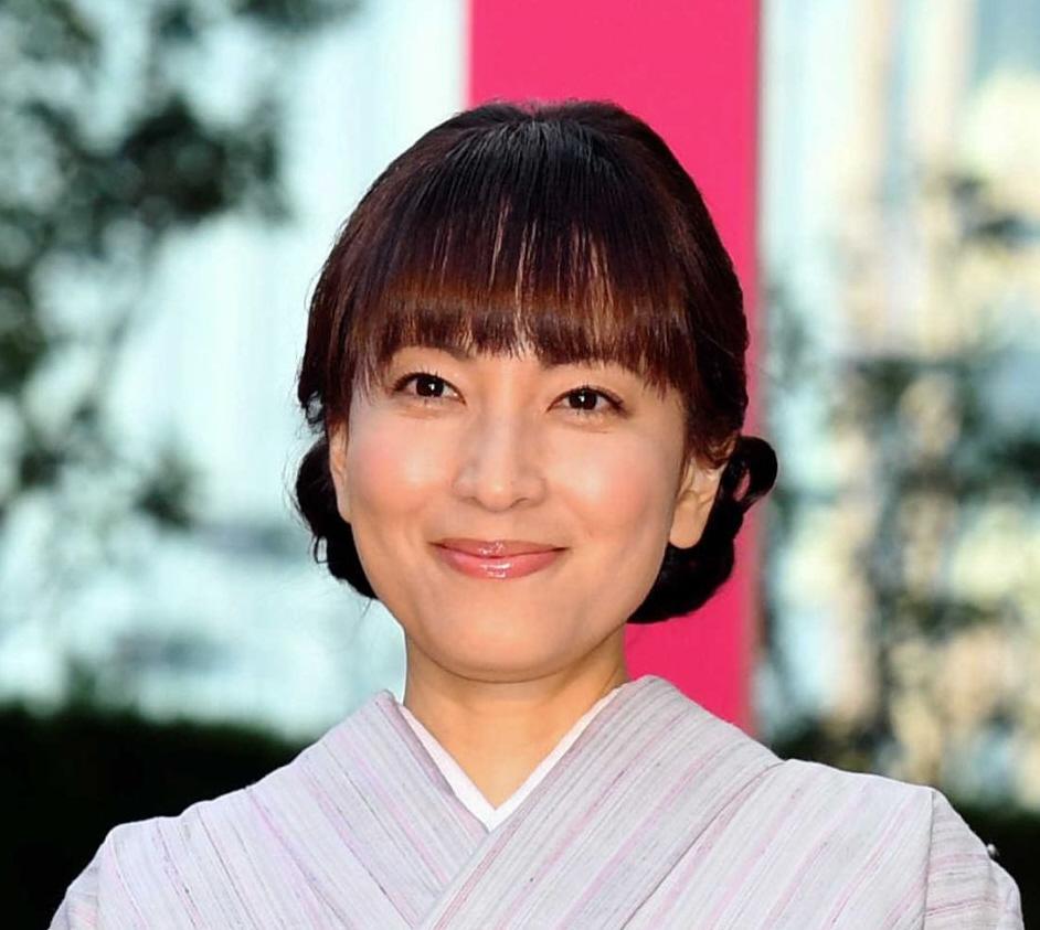 鈴木杏樹、53歳でセーラー服姿に挑戦！驚きの美しさにファン歓喜