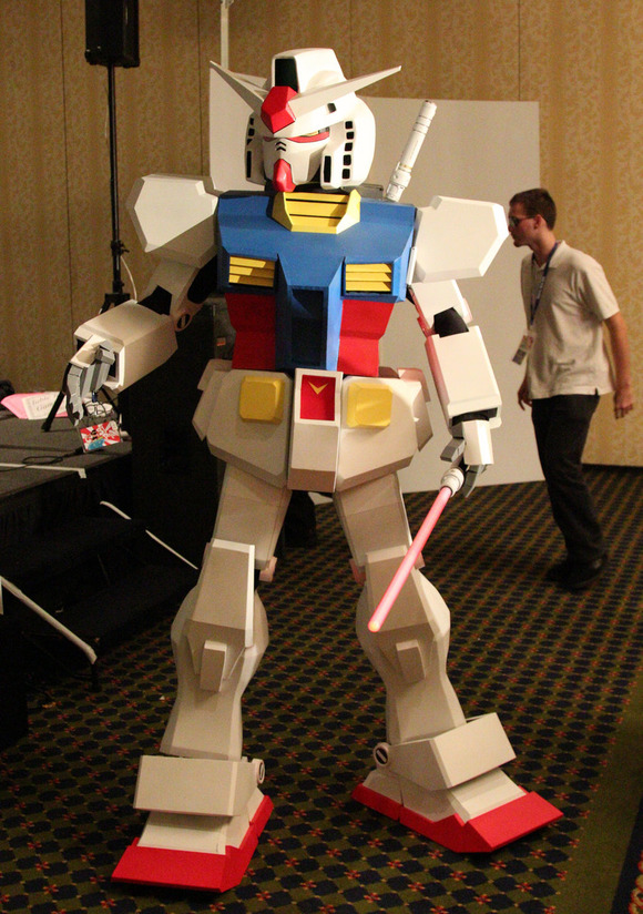 乗るのが無理なら一度は纏ってみたいモビルスーツ ガンプラがまた欲しくなるようなガンダムコスプレ ジャポンタ