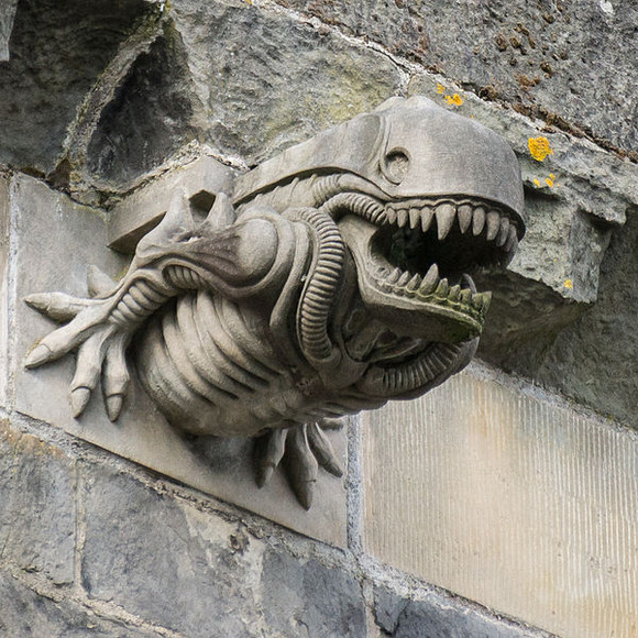 600px-Paisley_Abbey_gargoyle_10