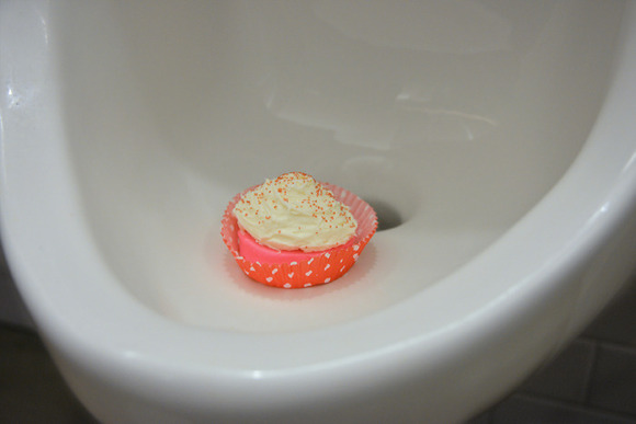 Urinal_Cakes_Cupcake_72_1000