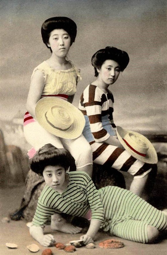 Swimsuit-girls-from-old-Japan-15