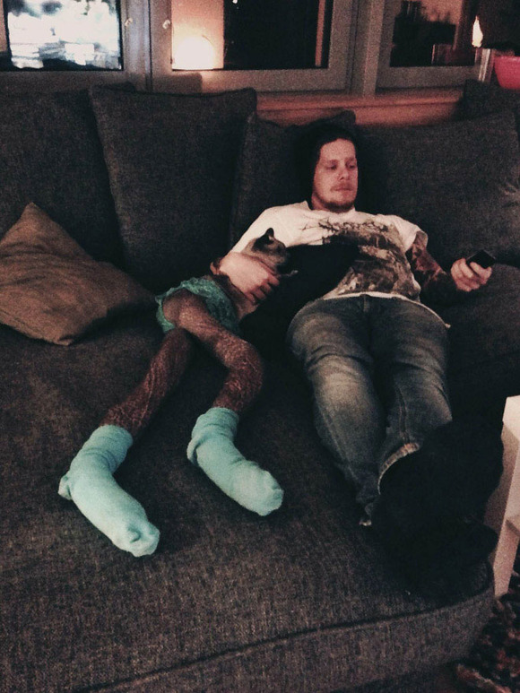 Cats-wearing-tights-2