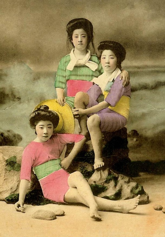 Swimsuit-girls-from-old-Japan-5