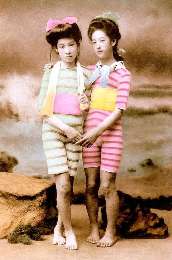 Swimsuit-girls-from-old-Japan-7