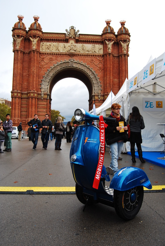 3_Vespa-Segway-(Disenada-y-Montada-a-mano-En-Espana