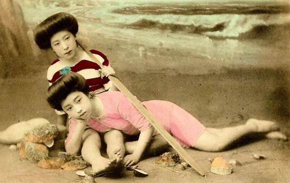 Swimsuit-girls-from-old-Japan-11