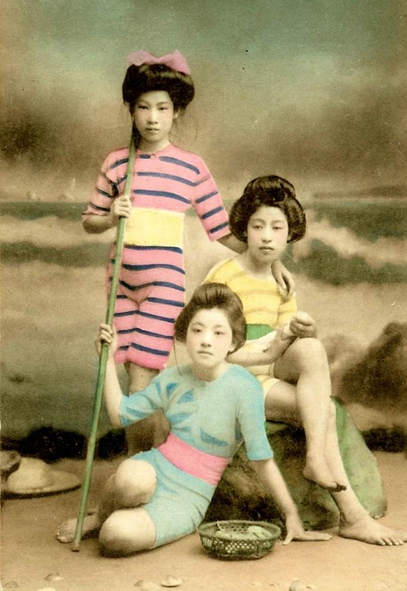 Swimsuit-girls-from-old-Japan-12