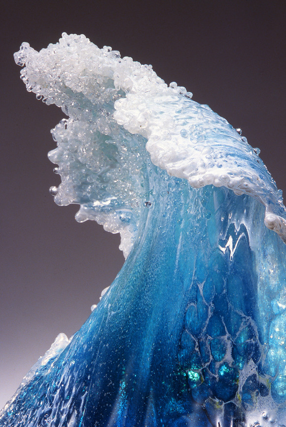 まるで波の標本 臨場感のある波しぶきのガラス出来たオーシャンウェーブの彫刻 ジャポンタ