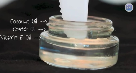 オイルを塗るだけ 簡単まつ育 でフサフサなロングまつげにする方法 ジャポンタ オイルを塗るだけ 簡単まつ育 でフサフサなロングまつげにする方法 ジャポンタ