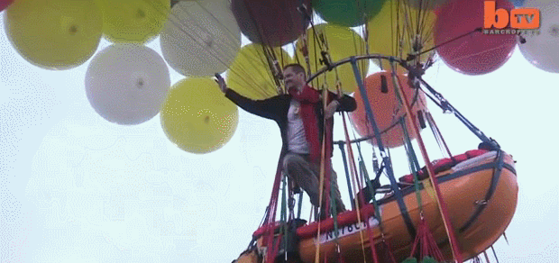 カラフルな370個の風船で大西洋横断を試みる男 冒険家ジョナサン Jonathan Trappe の風船気球での大冒険 ジャポンタ カラフルな370個の風船で大西洋横断を試みる男 冒険家ジョナサン Jonathan Trappe の風船気球での大冒険 ジャポンタ