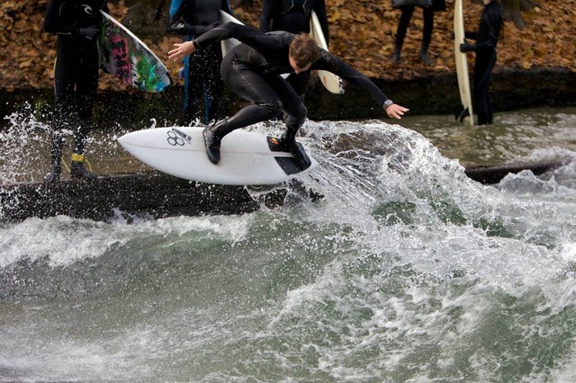 munich eisbach surf surfing 15