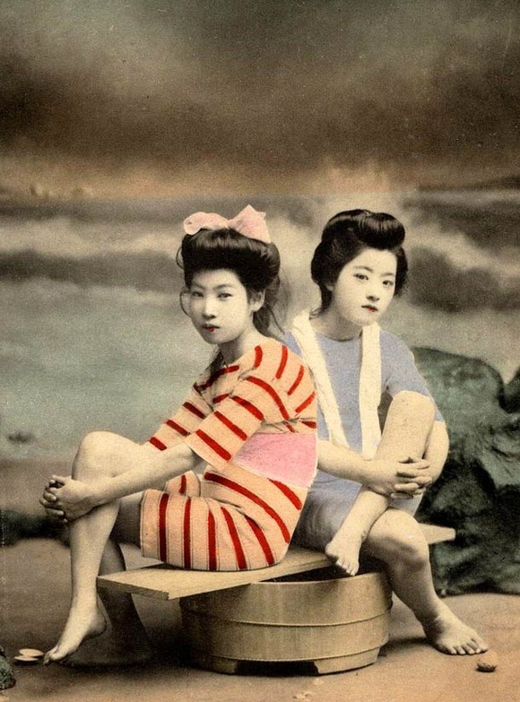Swimsuit-girls-from-old-Japan-18