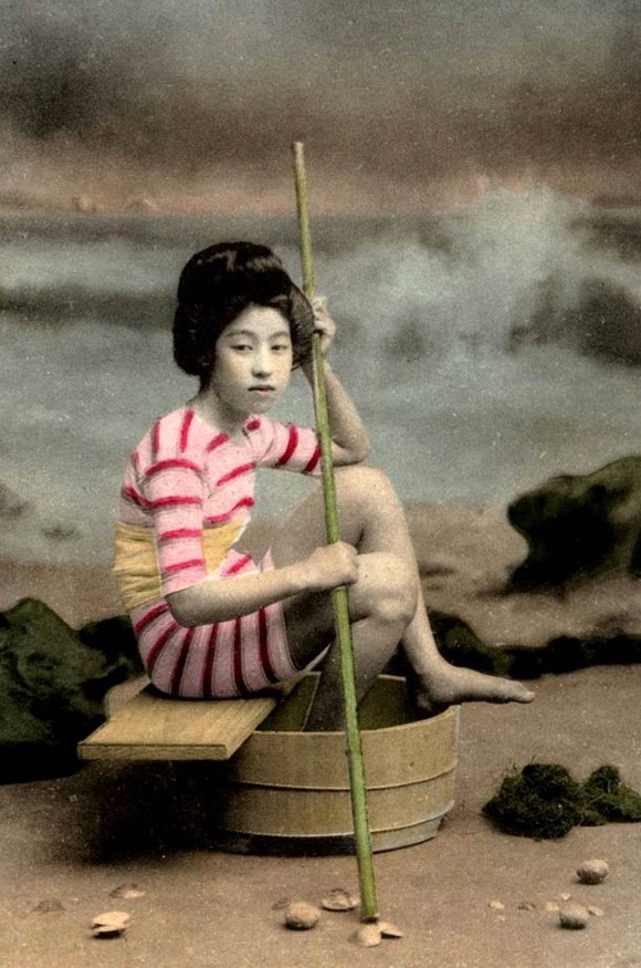 Swimsuit-girls-from-old-Japan-14