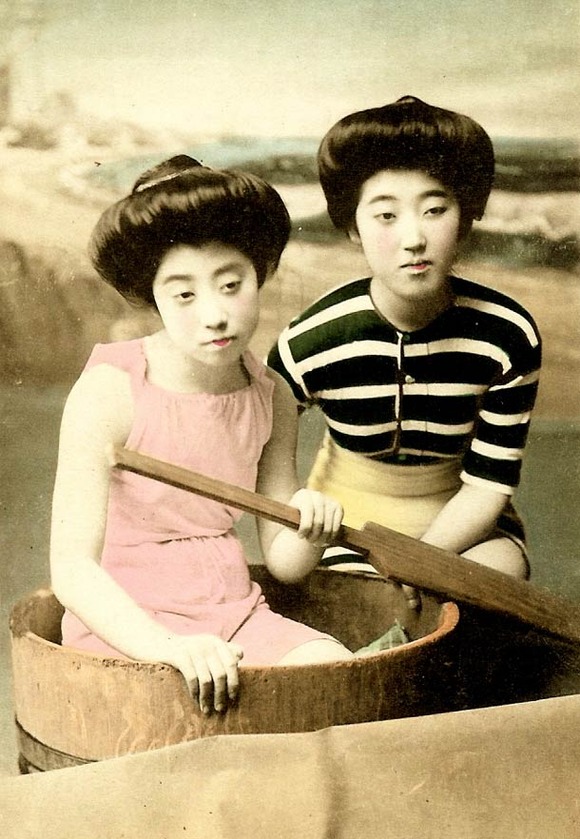 Swimsuit-girls-from-old-Japan-6