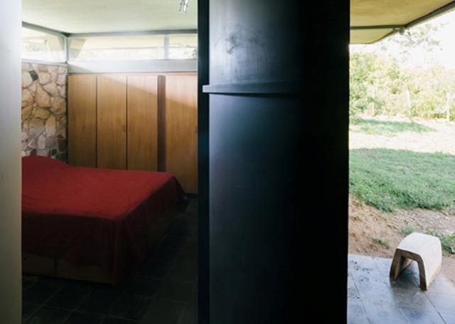 dezeen_Caja-Obscura-by-Javier-Corvalan_3