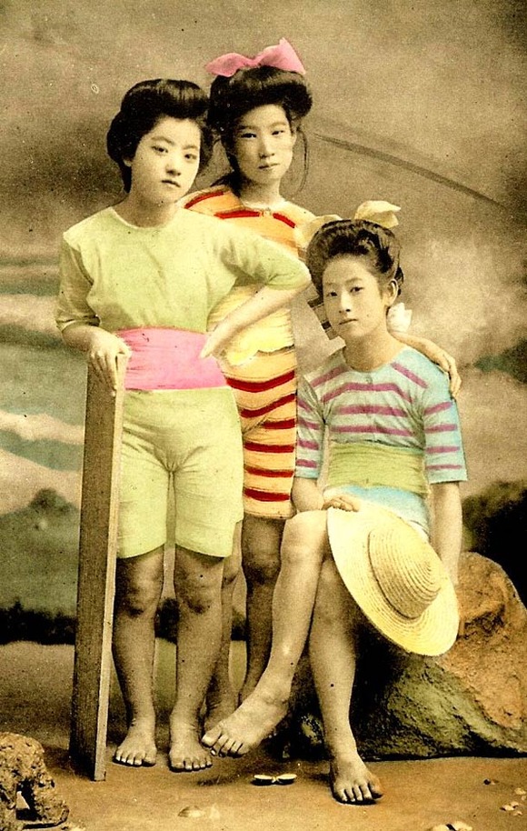 Swimsuit-girls-from-old-Japan-10