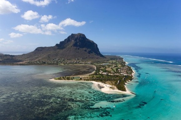 underwater-waterfall-trench-le-morne-mauritius-5