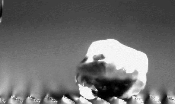 水滴が浮き 動き出す 面白い動きをする水のライデンフロスト現象 ジャポンタ 水滴が浮き 動き出す 面白い動きをする水のライデンフロスト現象 ジャポンタ