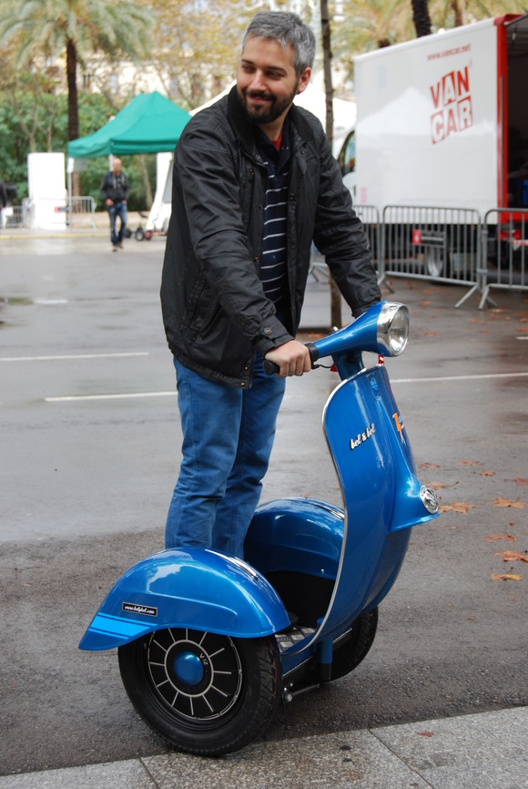 2_Vespa-Segway-(Disenada-y-Montada-a-mano-En-Espana