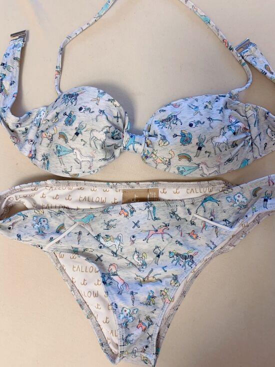 私の持ってる水着めちゃめちゃ凄いんだよ と女友達が見せてくれた水着 くまニュース