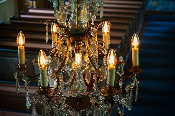 crown-chandelier-3964653_960_720