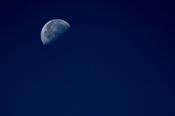 moon-4049726_960_720