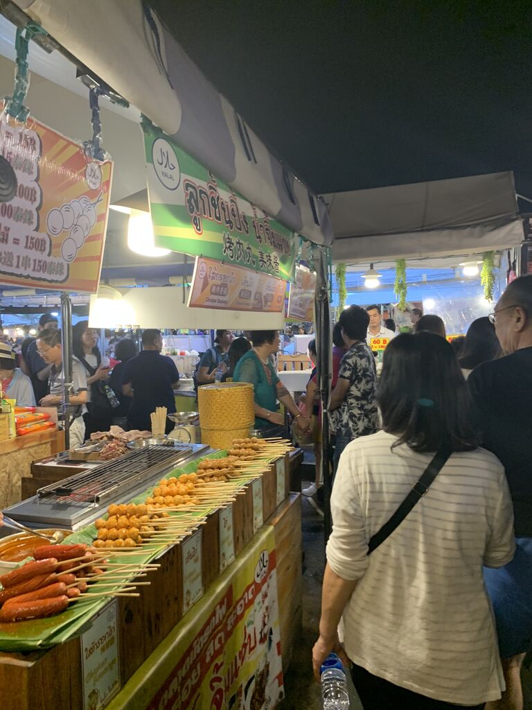 タイ バンコク 旅行記 19年12月 ラチャダートレインナイトマーケット編 旅行記