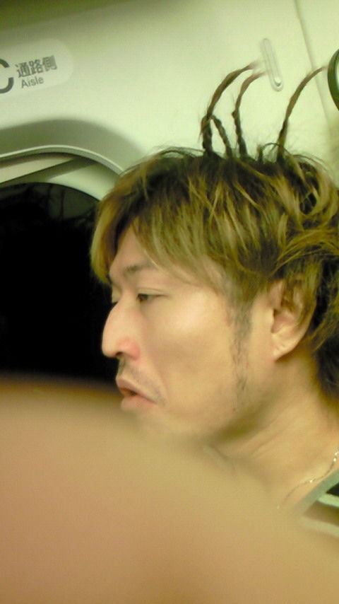 バックバンド男性とのキス画像が流出した平野綾 どうぞですかー そうですか 気になる話題を４８