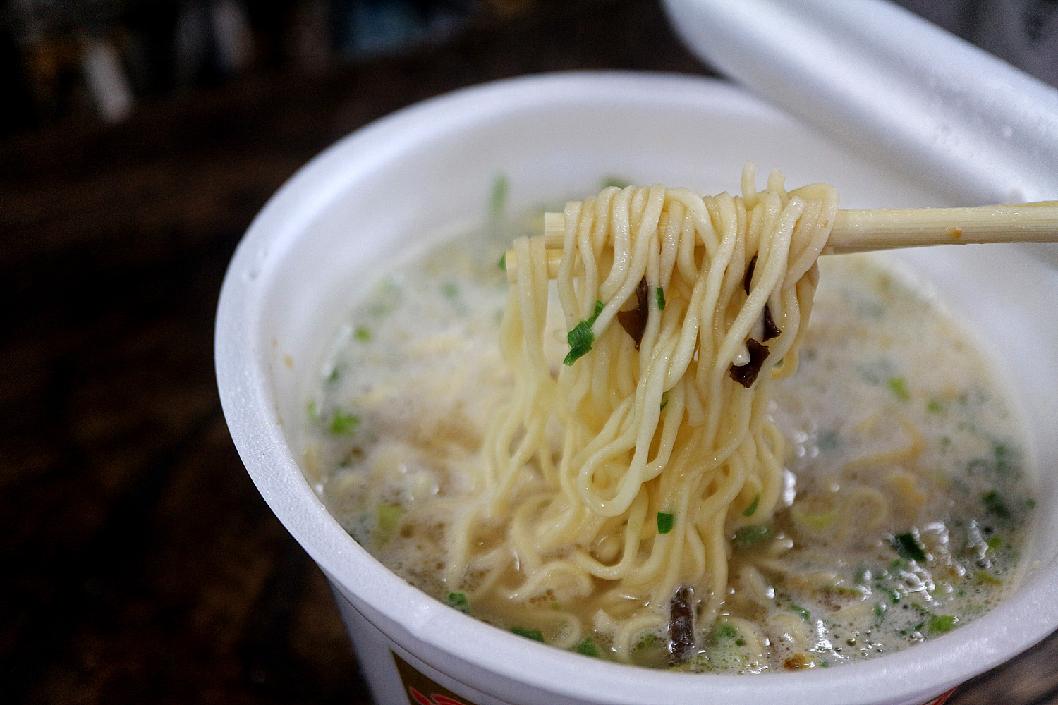 おすすめ 博多豚骨ラーメン 細麺 うまかぞー 大人気 サンポー