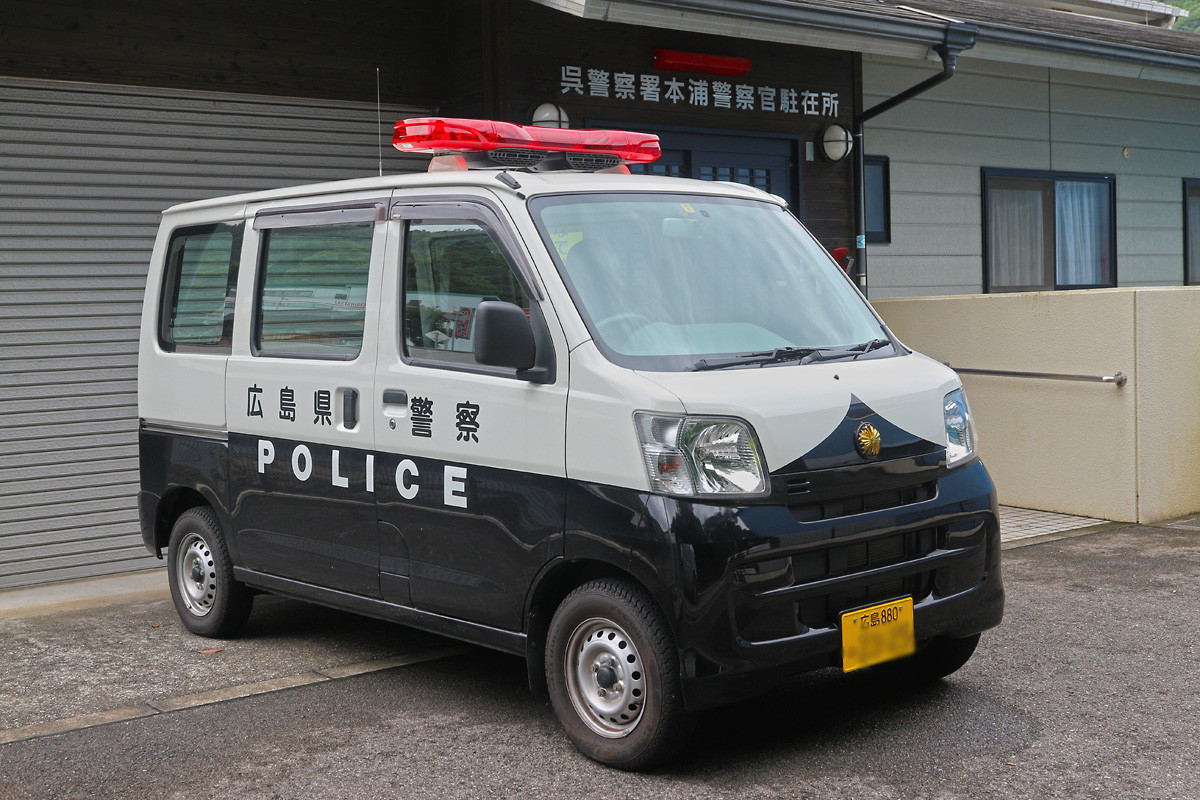 軽箱バンのパトカー 呉のメバル師