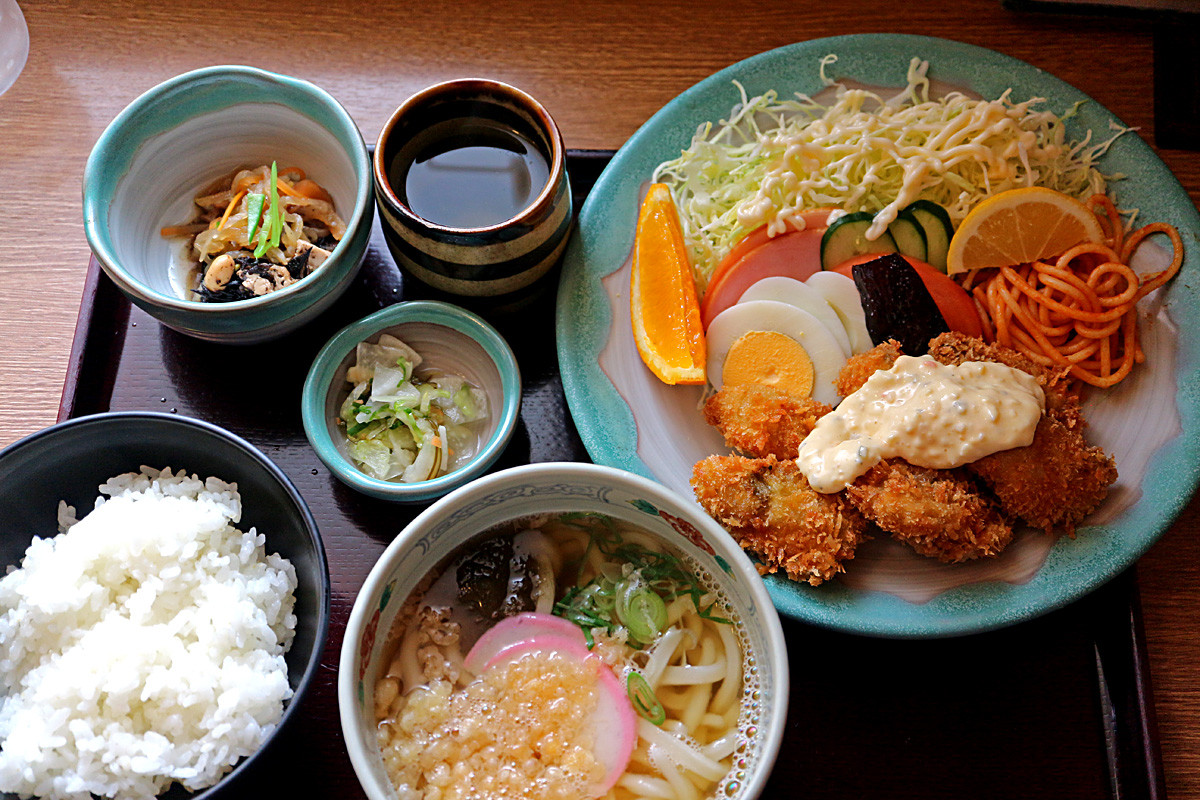 大吉うどん 呉市音戸 カキフライ定食 うなぎ丼 : 呉のメバル師