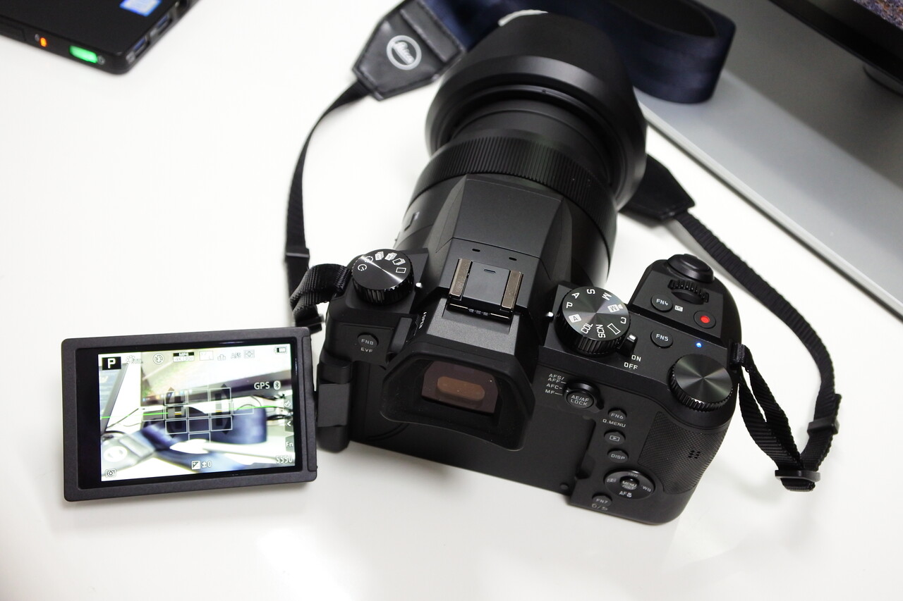 いざ、コンデジの最高峰へ。LEICAのネオ一眼で全方位をカバー