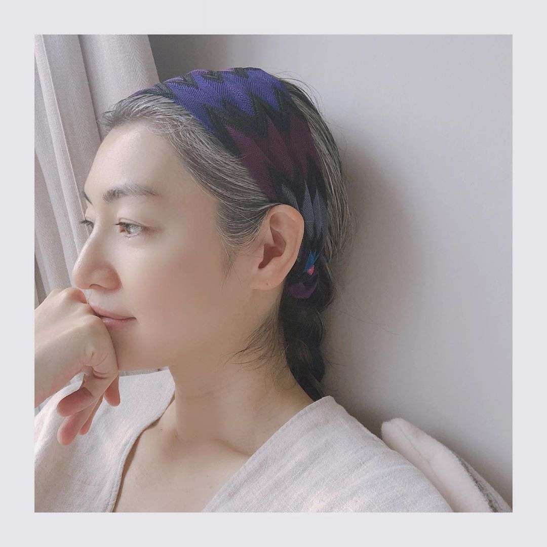 小雪の姉 弥生 シルバーヘアで生後9か月長男と2ショット 驚くほど美しい 素敵 の声 Girls速報