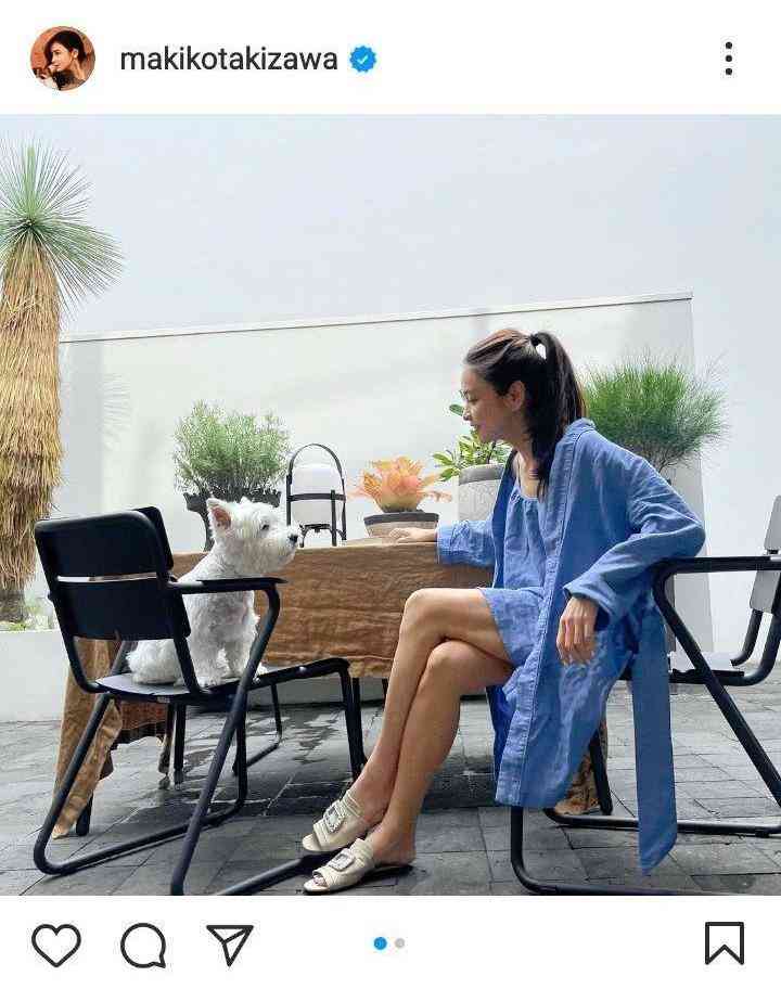 滝沢眞規子 植物あふれる自宅吹き抜けで愛犬と 素敵な空間 娘さんかと思った Girls速報