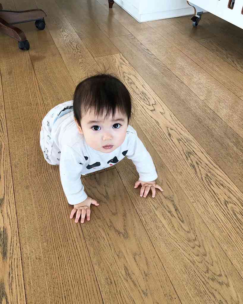 長友佑都が 癒し をおすそ分け お目々パッチリ次男の写真を公開 ファン悶絶 天使発見 Girls速報