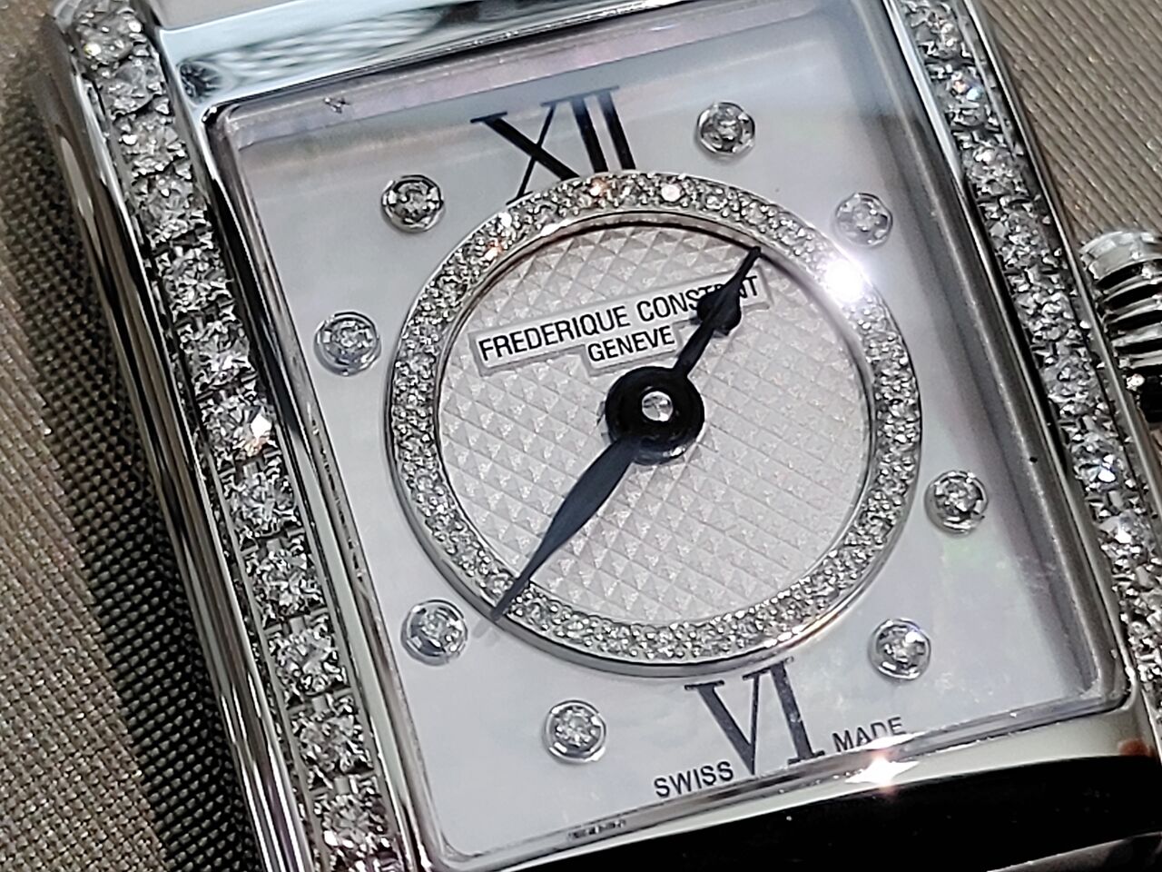 M・:*+.フレデリックコンスタントクラシックカレダイヤ34Ｐ替えベルト付 フレデリック・コンスタント「クラシック カレ」に3種の新作が