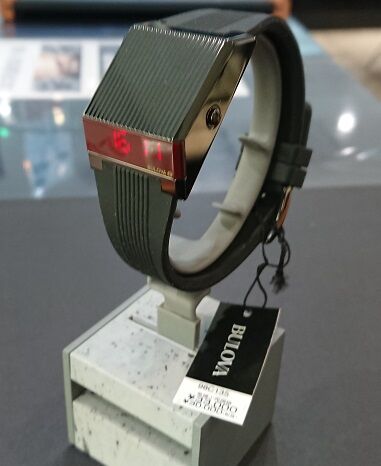 どこか懐かしいデザインのブローバ・コンピュートロン : QUELLE HEURE