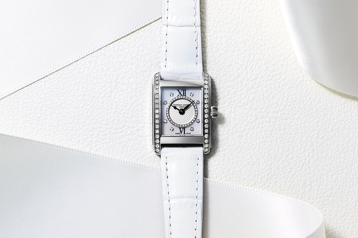 クラシックハートビートムーンフェイズ】ネイビーかホワイトか