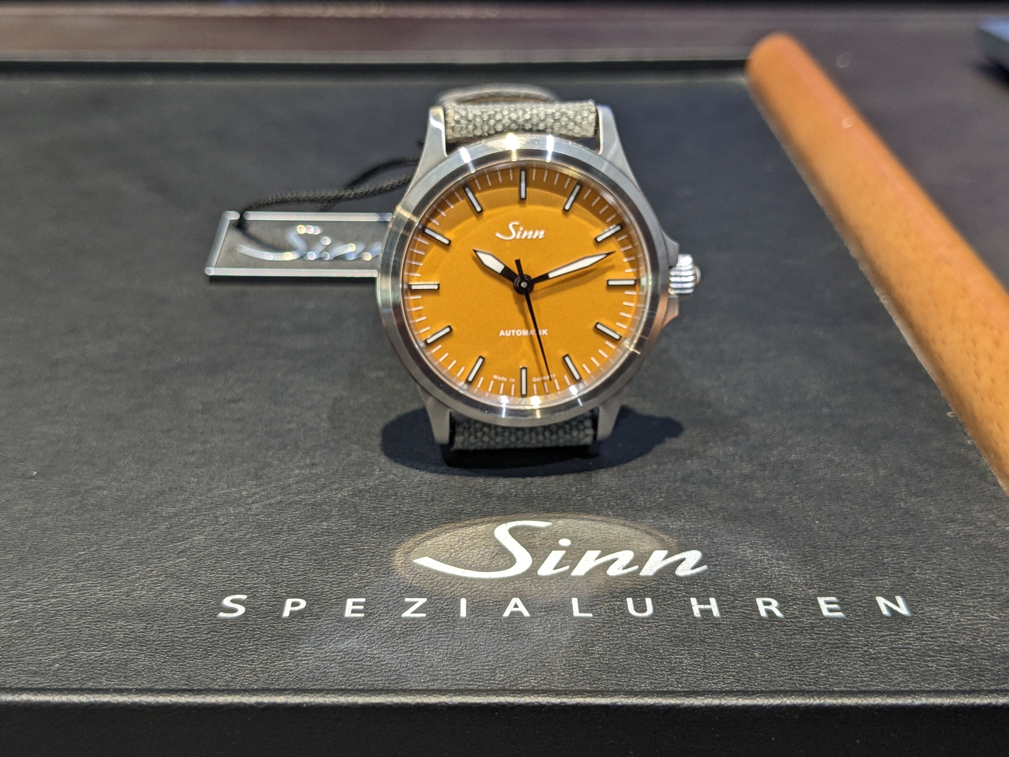 Sinn 世界限定400本556.CY(シトリンイエロー) : QUELLE HEURE Sinn 世界限定400本556.CY(シトリンイエロー) : QUELLE HEURE
